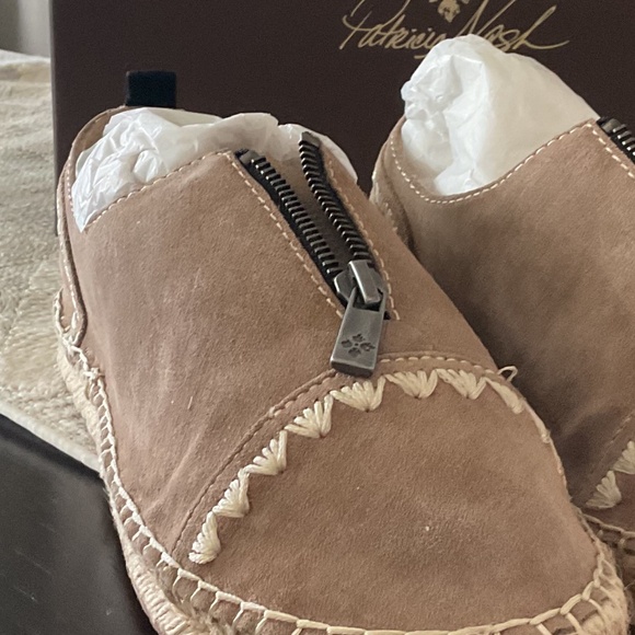 Taupe suede espadrilles. - Picture 2 of 4